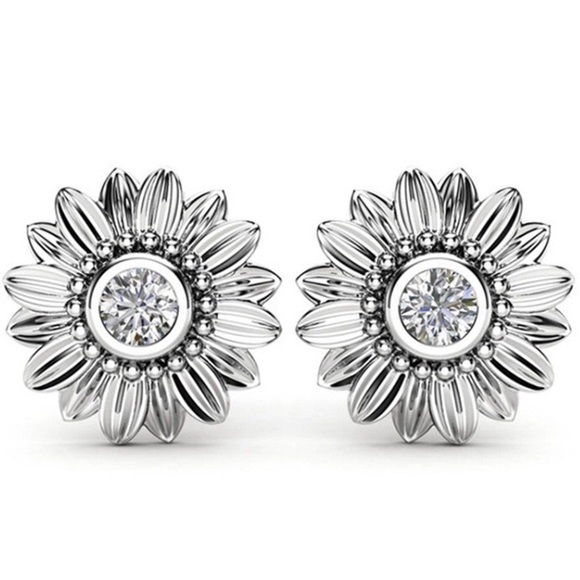 🌻 2/$24 “Lucy” Sunflower Earrings 🌻 - Picture 5 of 5